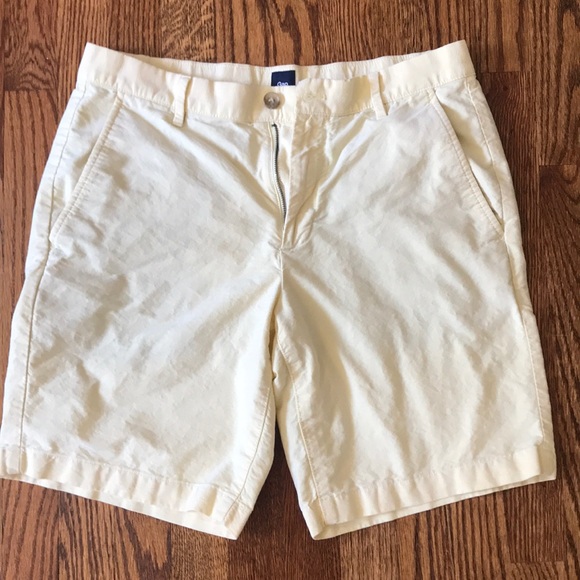 Men’s Gap light yellow shorts - Picture 1 of 5